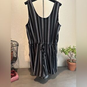 Derek Heart Black and White Sleeveless Tunic